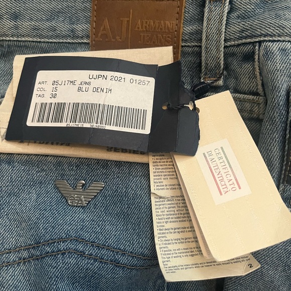Armani Jeans & these are vintage! NWT size 30 - Picture 4 of 16